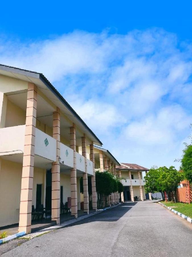 Adina Drive-In Motel Cenang - Managed By Shell Out Resort Pantai Cenang  Exterior foto