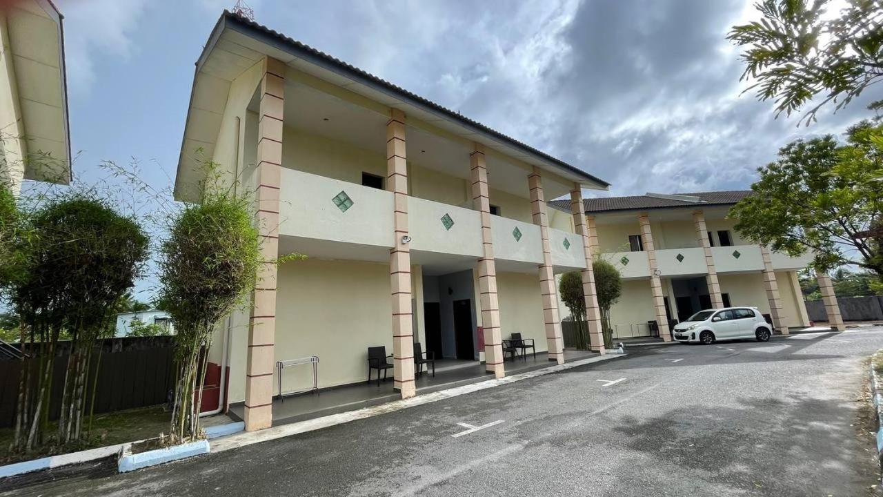 Adina Drive-In Motel Cenang - Managed By Shell Out Resort Pantai Cenang  Exterior foto