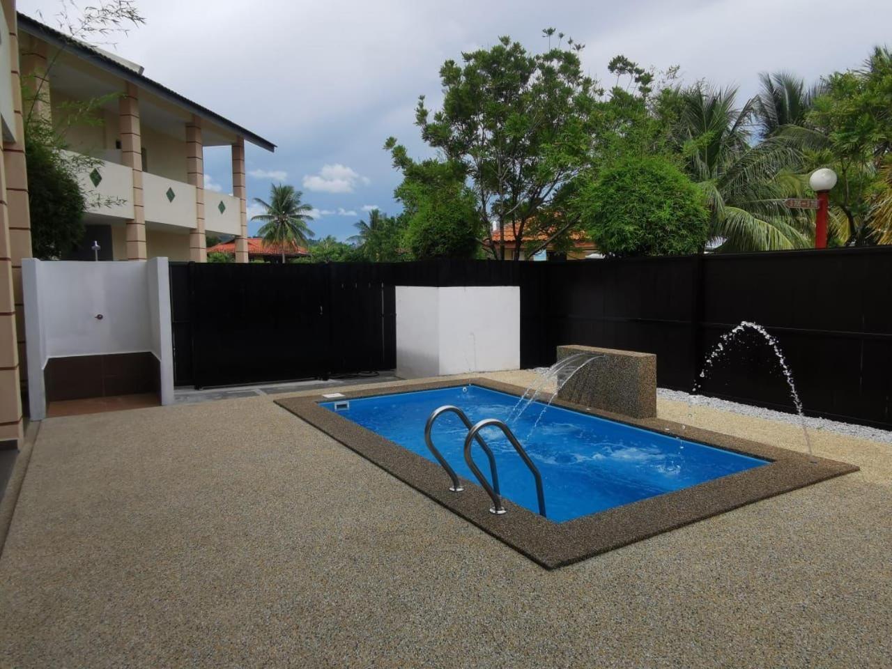 Adina Drive-In Motel Cenang - Managed By Shell Out Resort Pantai Cenang  Exterior foto