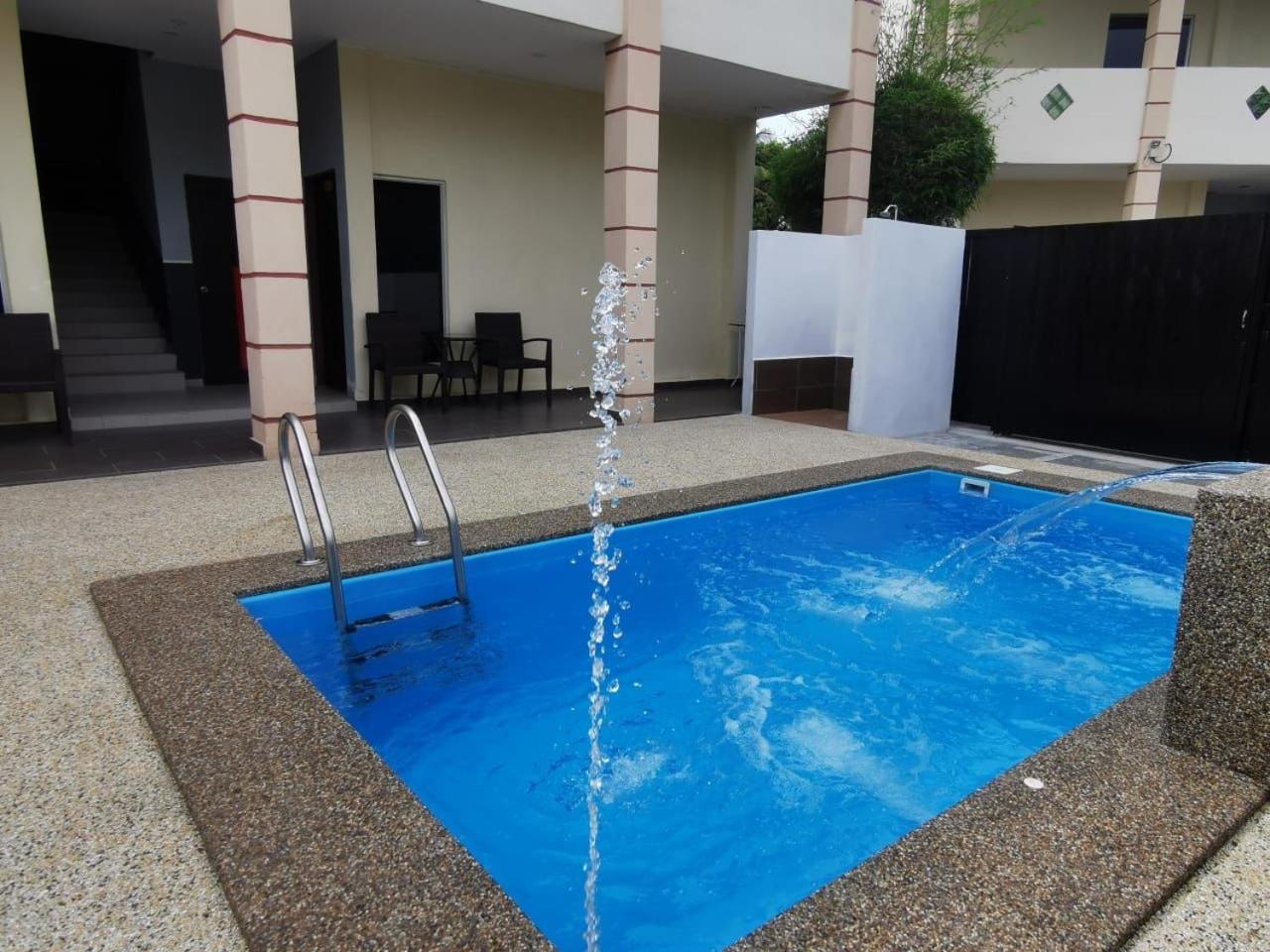 Adina Drive-In Motel Cenang - Managed By Shell Out Resort Pantai Cenang  Exterior foto